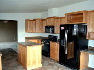830 Revere Ave, Glendive, MT 59330
