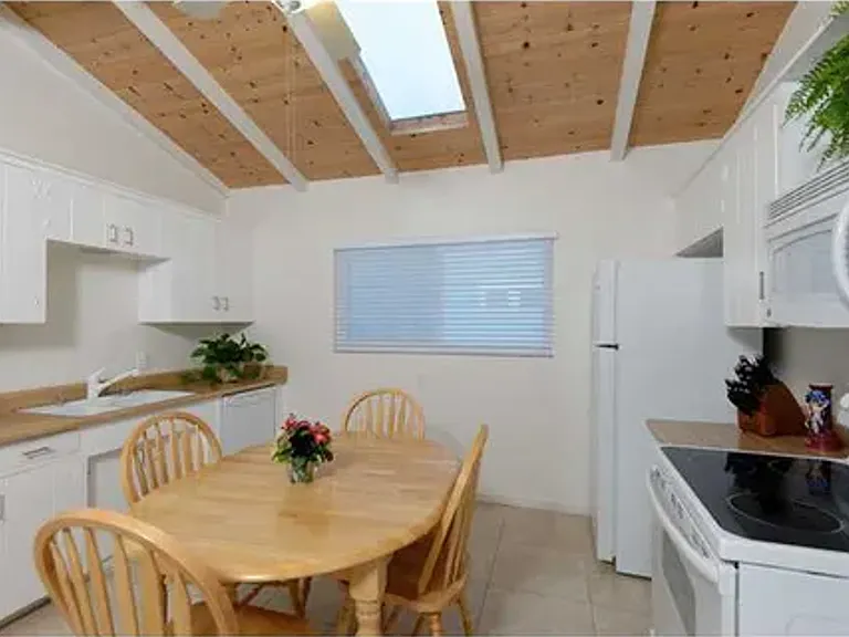 1249 Torrey Pines Rd — Photo 14