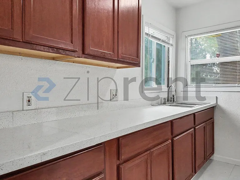 4309 32nd St — Photo 16
