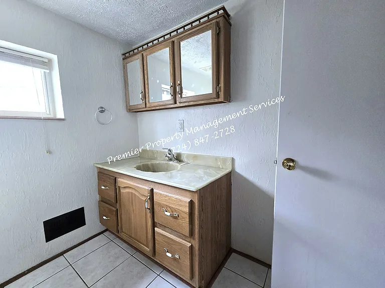 455 E Jefferson St — Photo 18