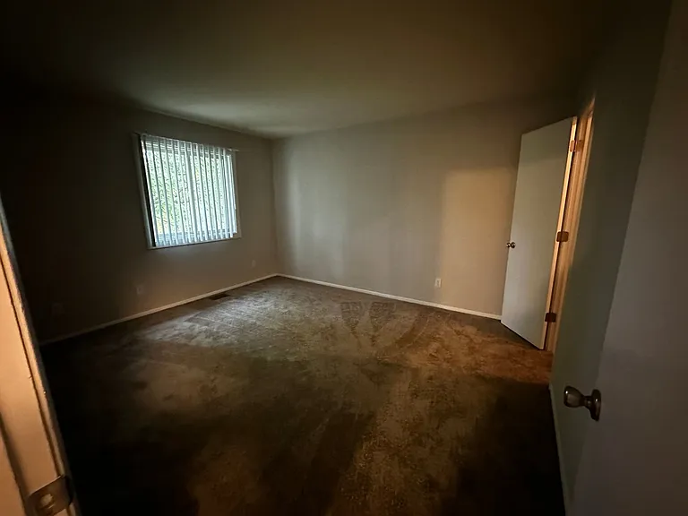 Coventry Court West Apartments — Photo 103