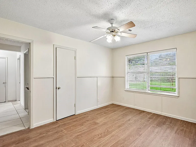 6401 Rowan Ln — Photo 9