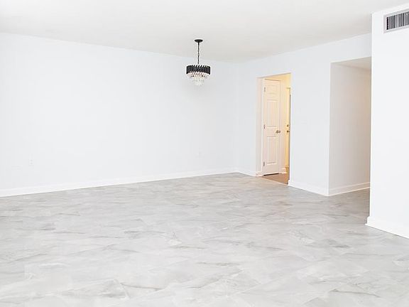 4th image of 1115 RUE DES CHATEAUX #1A