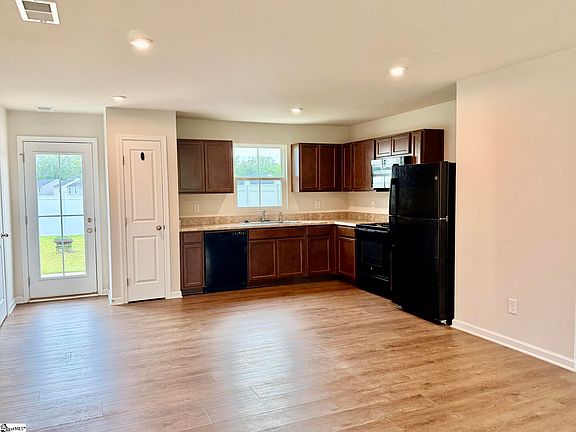 2nd image of 818 Cranbrook Dr