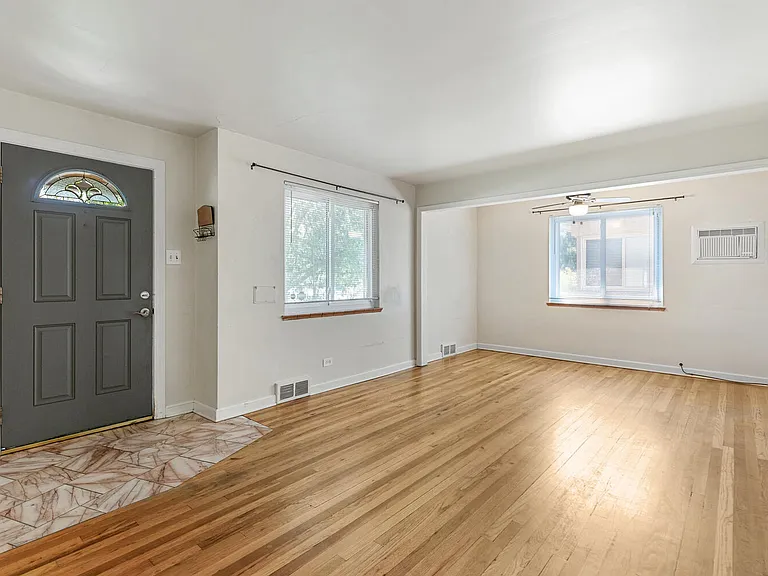 1663 Poplar St — Photo 4