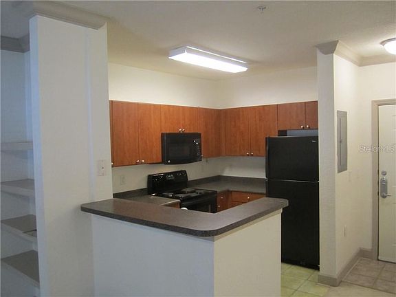 5th image of 304 E South St Unit 1020