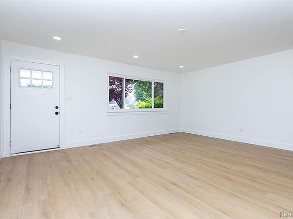 5th image of 45471 Abington Cir