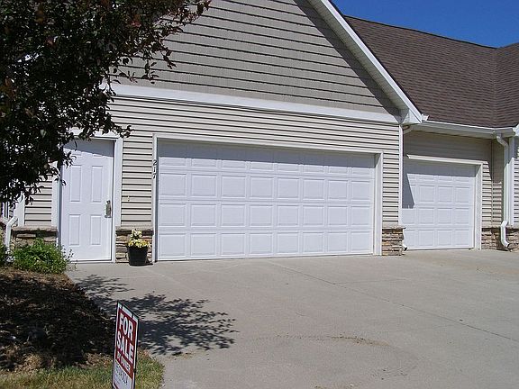 3 Car Garage 