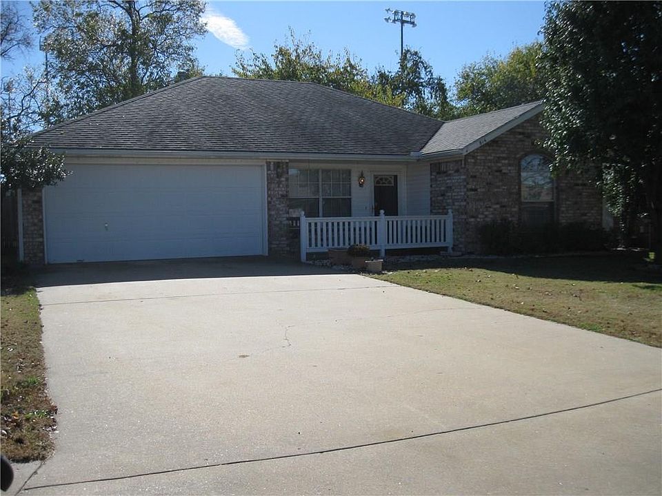 1st image of 814 Marcus St