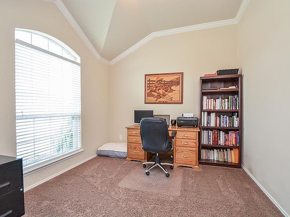 5th image of 2227 Brown Oak Dr