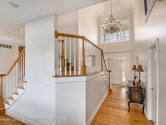 5th image of 4640 Hawk Hollow Dr E