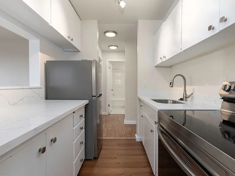 Cordova Apartments — Photo 11