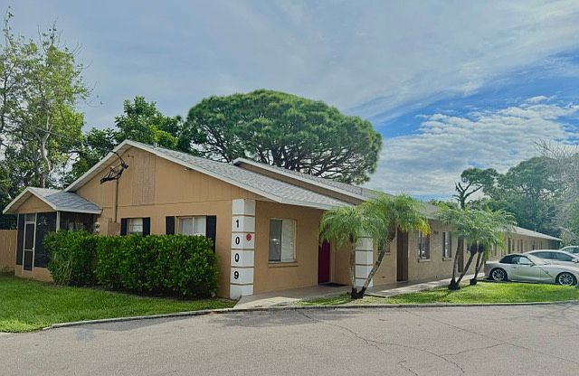 1st image of 1009 63rd Ave W #2