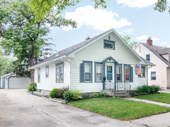 1338 12th St N, Fargo, ND 58102