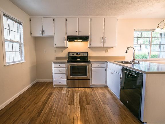 4th image of 205 Stony Point Road UNIT 30