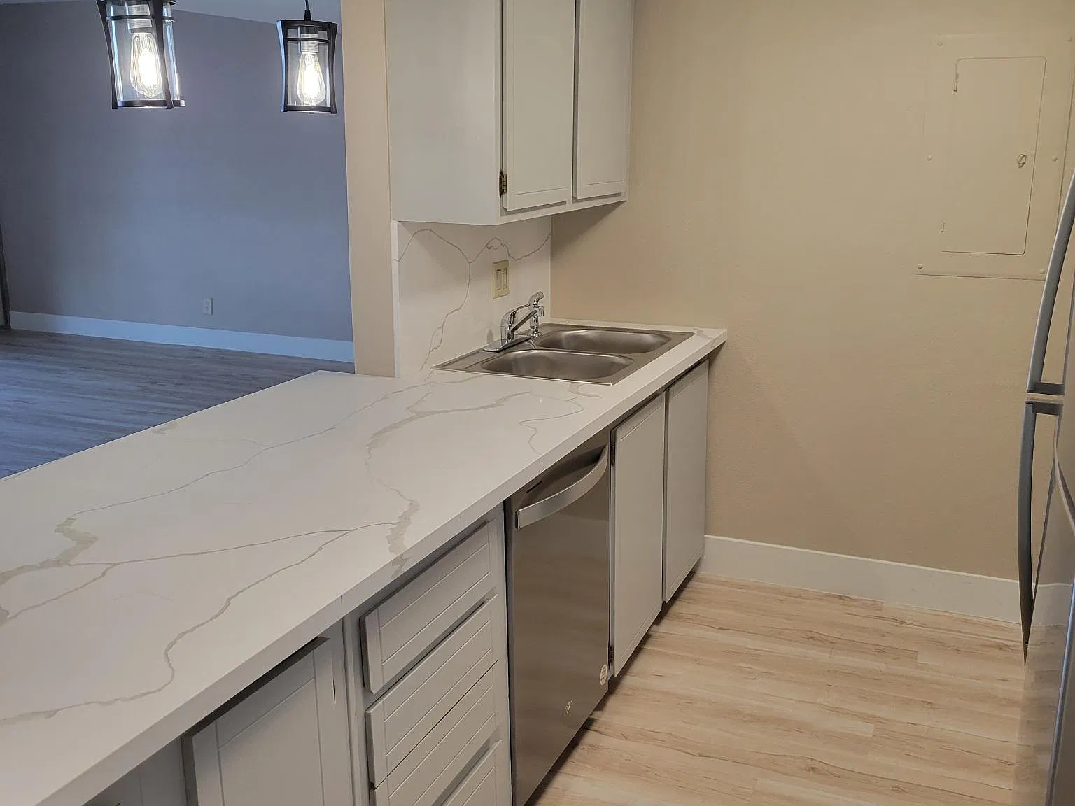 Studio, 648 sqft, $1,095 — Photo 2