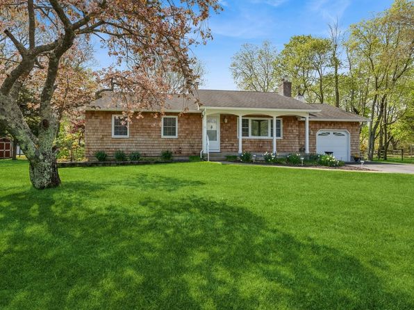 2 Linda Lane, East Moriches, NY 11940