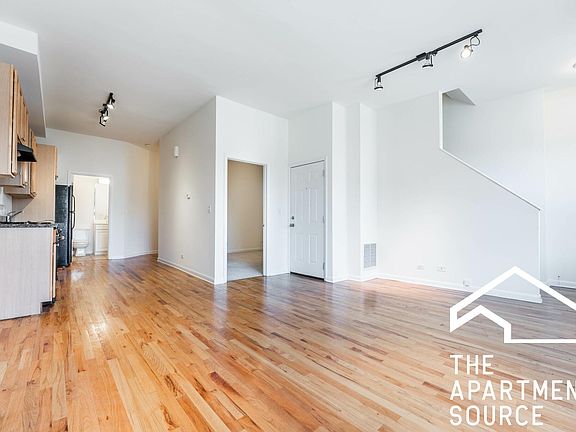 3rd image of 2636 N Halsted St Floor 2