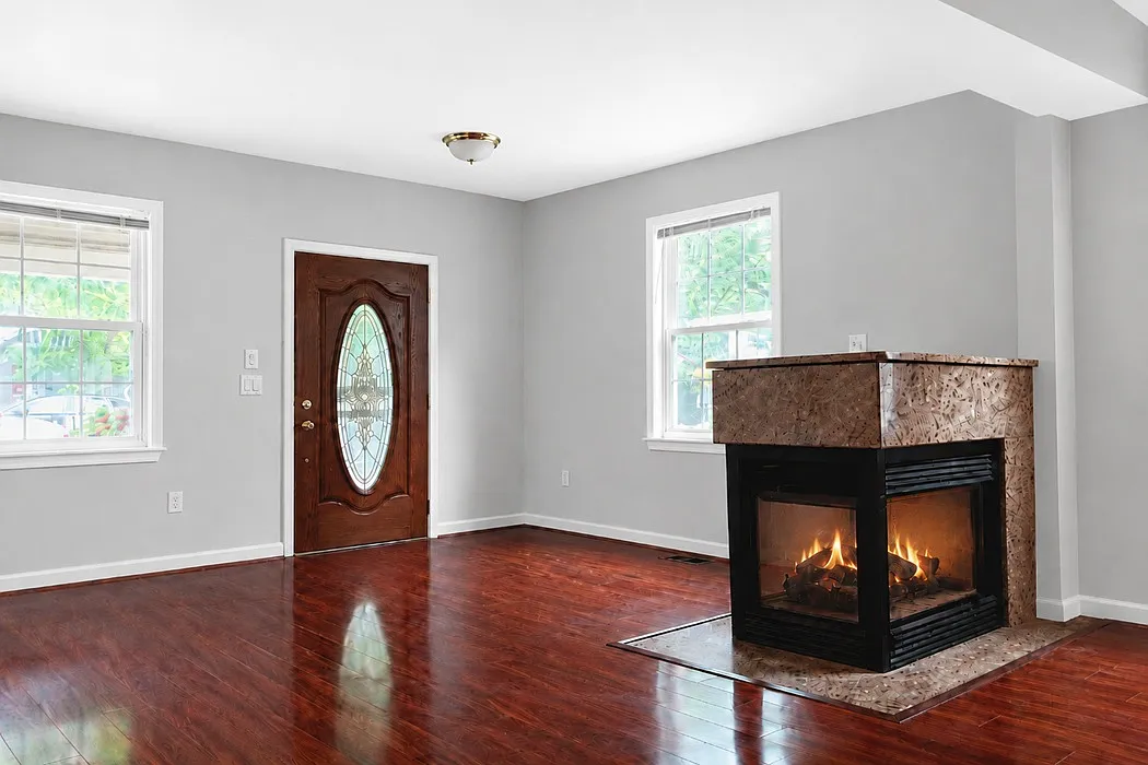 4 bed, 2353 sqft, $4,200 — Photo 3