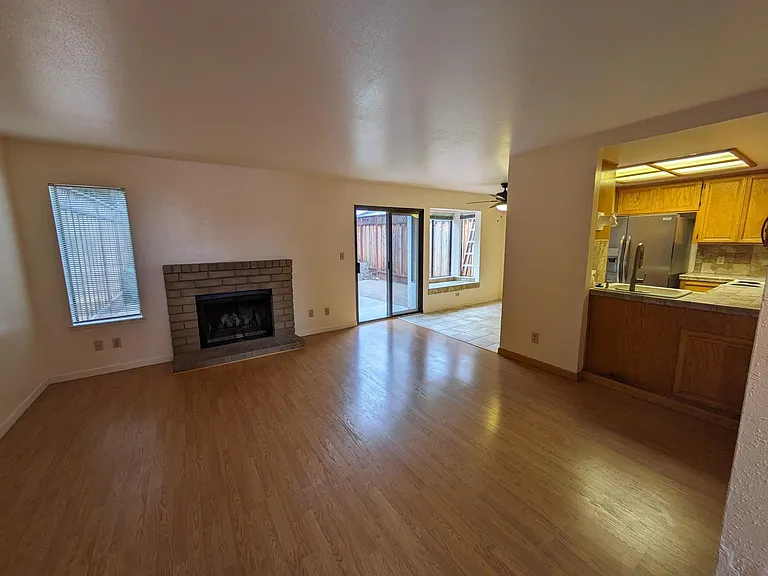 35631 Stowe Cmn — Photo 2