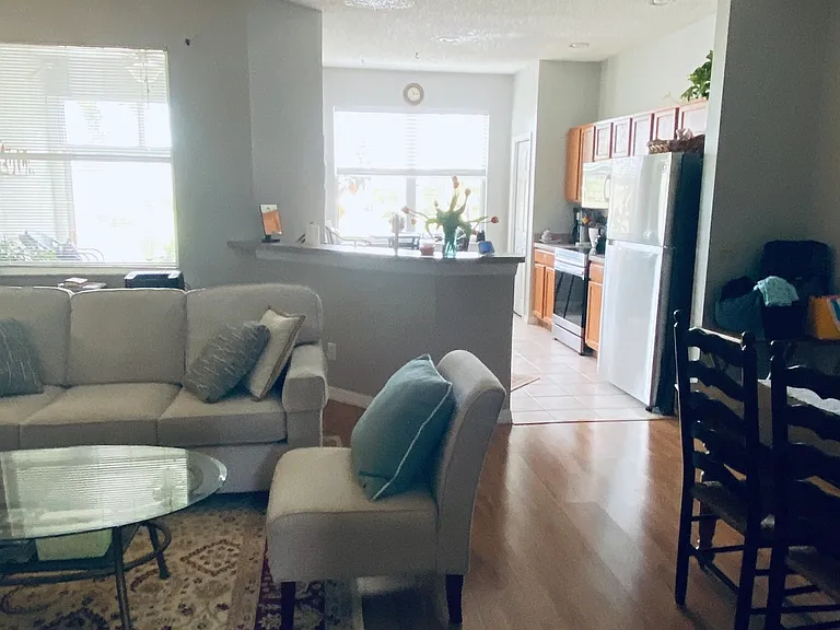 639 Vallance Way NE — Photo 6