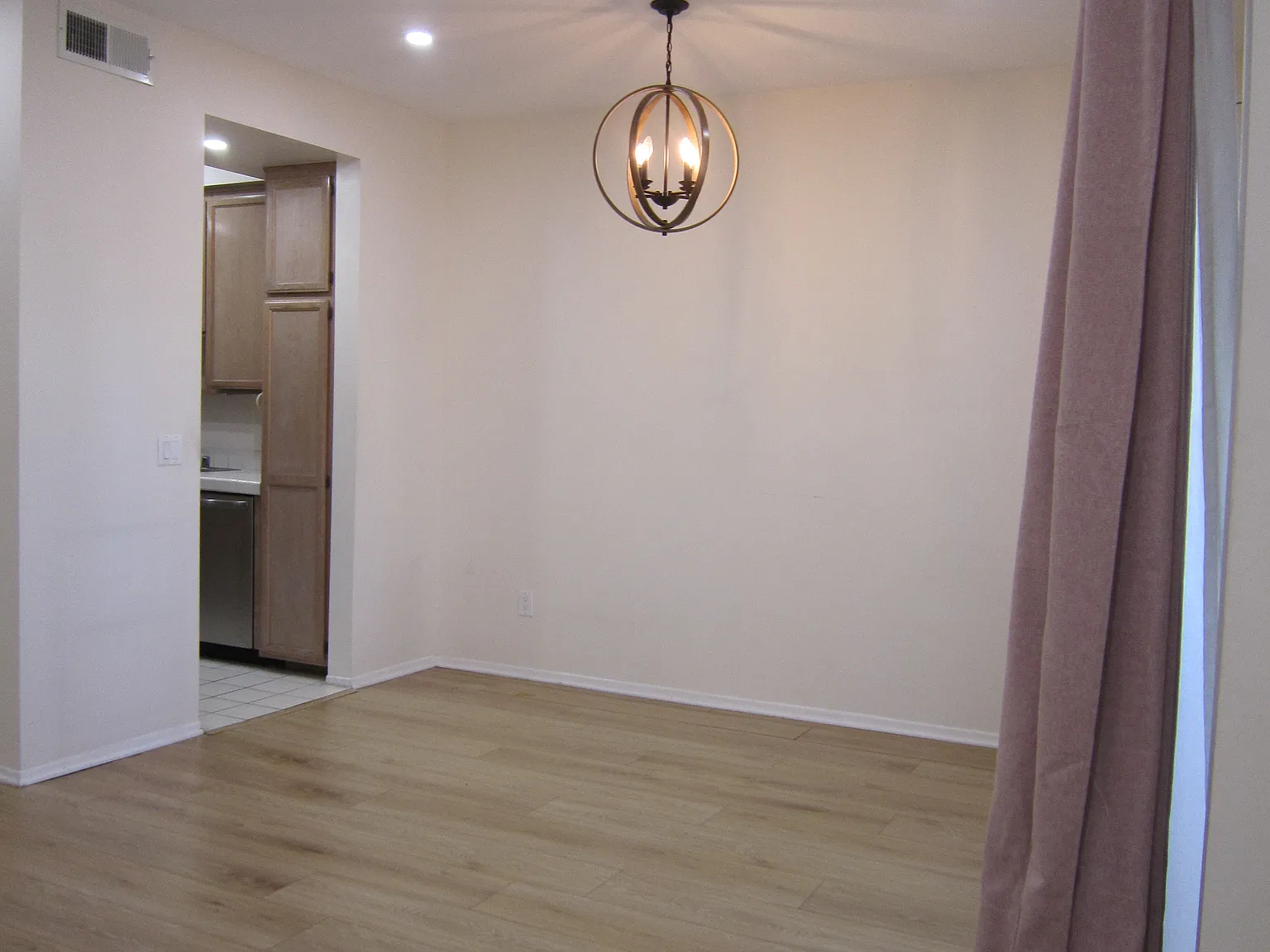 2 bed, 916 sqft, $2,850 — Photo 3