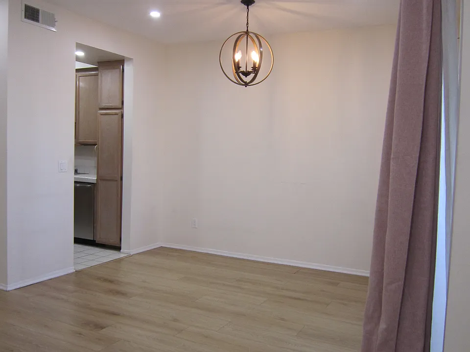 7320 Balboa Blvd #107