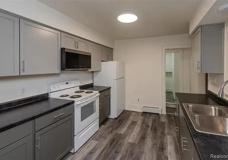 751 Dupont St — Photo 13