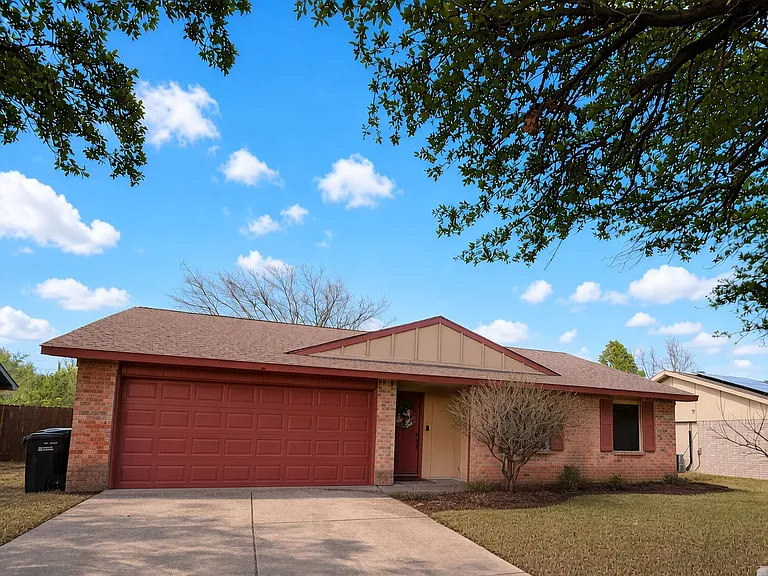 933 Shenandoah Dr — Photo 1