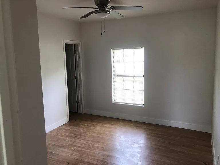 406 E Grayson St — Photo 8