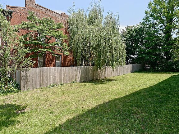 3rd image of 1724 Preston Pl