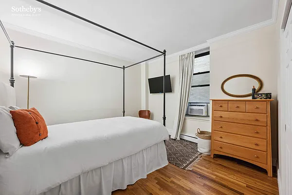 Rented by Sotheby's International Realty | media 18