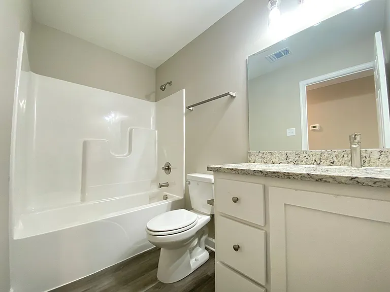 400 N Elm St — Photo 4