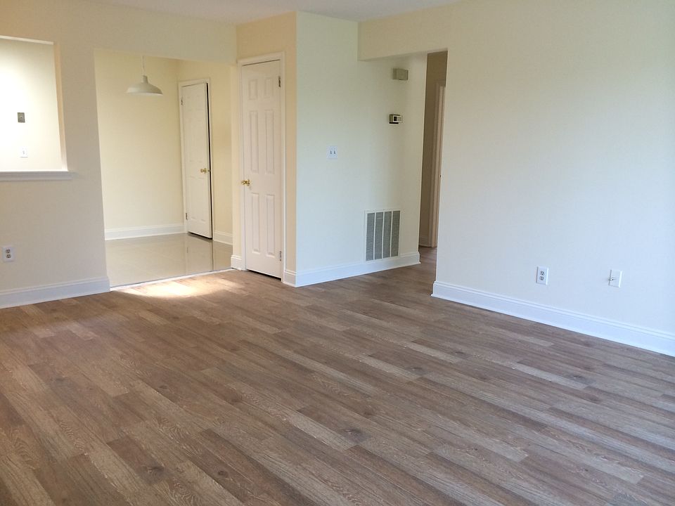 1st image of 18 Garden Pl 223