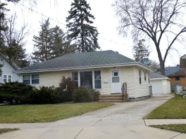 324 W School St, Villa Park, IL 60181