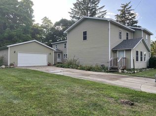 304 S 1st St, Edmore, MI 48829