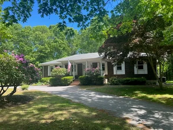 19 Roosevelt Rd, Plymouth, MA 02360