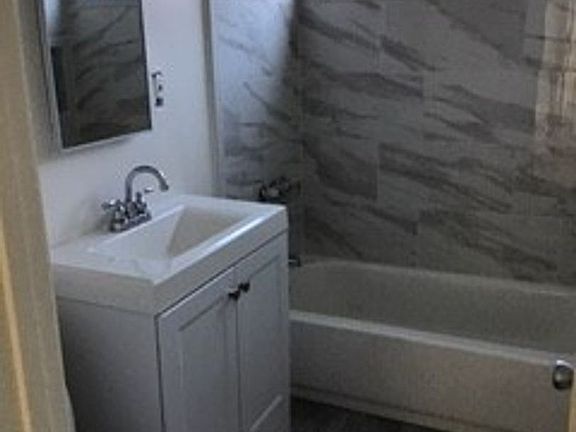 3rd image of 4086 W 139th St #C