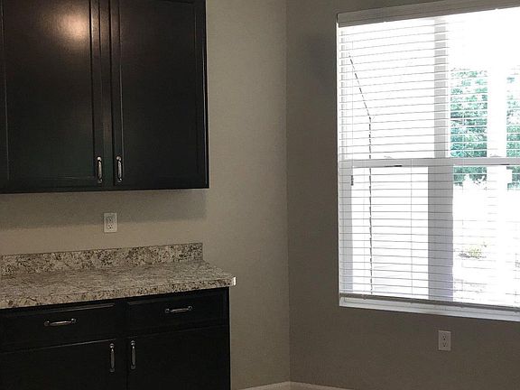 4th image of 518 Fieldstone Ct #29