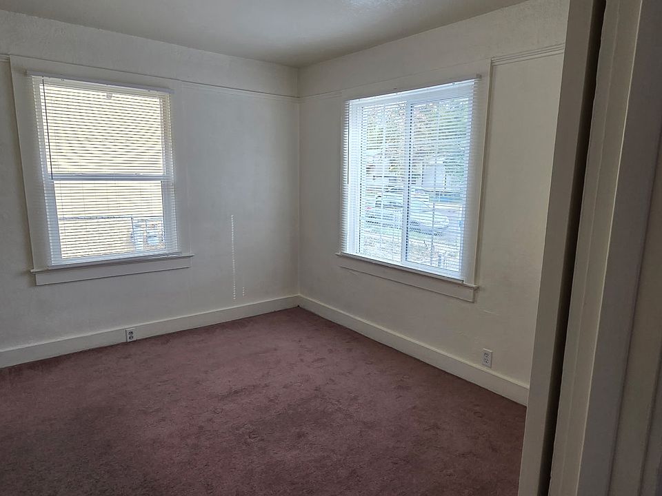 Bedroom #1 - adjoins bathroom