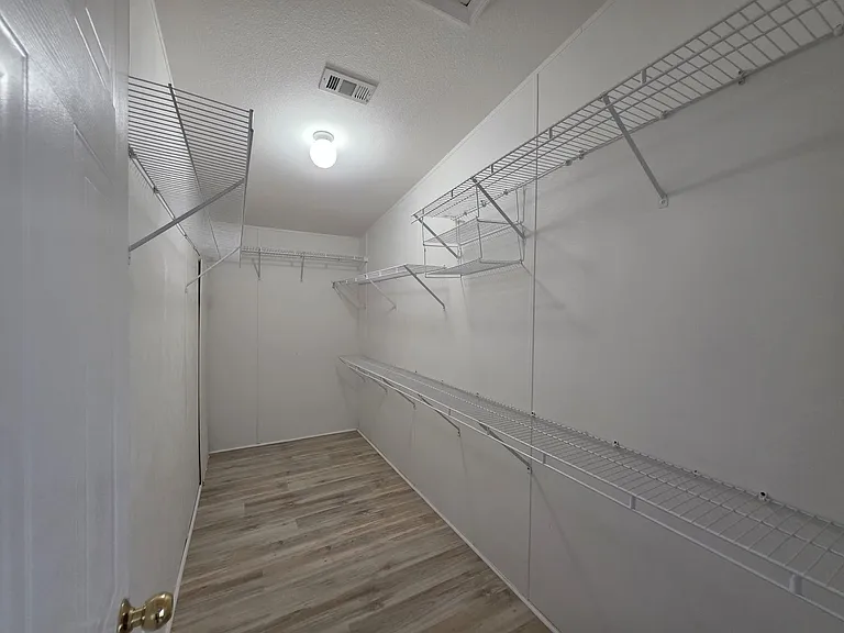 2921 Dupont St S — Photo 27