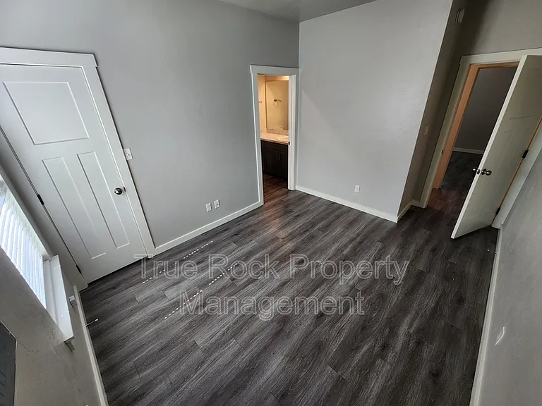 219 S Hope St — Photo 5
