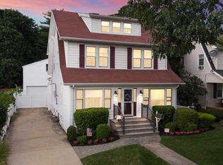 44 Wilson St, East Rockaway, NY 11518