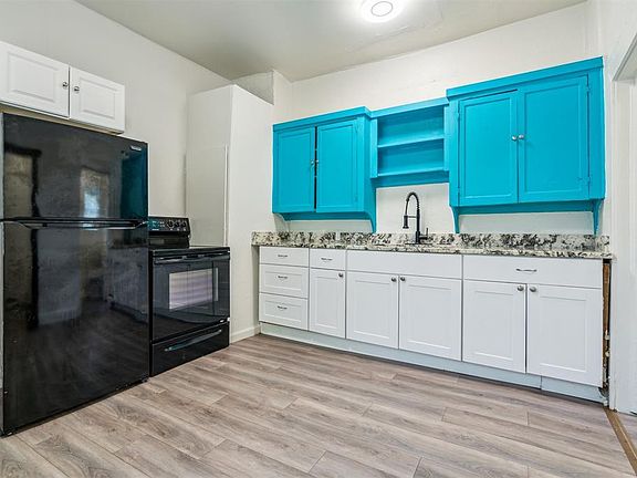 2nd image of 2123 W Park Pl