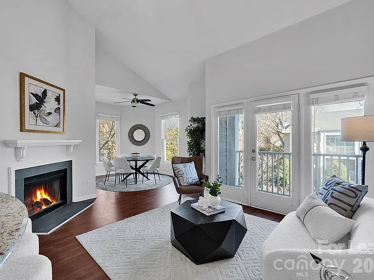 300 S Cedar St #2 — Photo 15