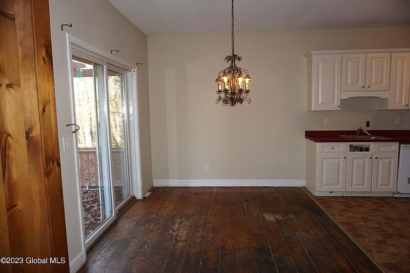 3rd image of 25 Suffolk Lane