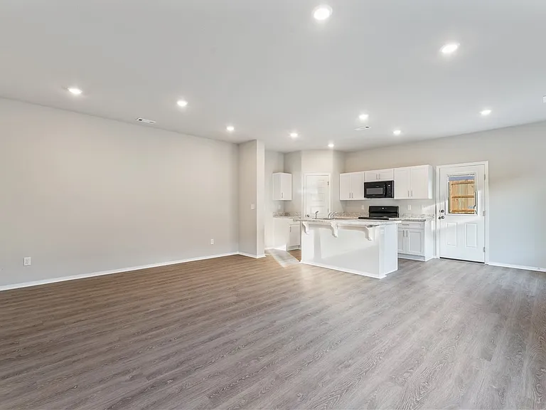 6812 SW Memphis Ave — Photo 5