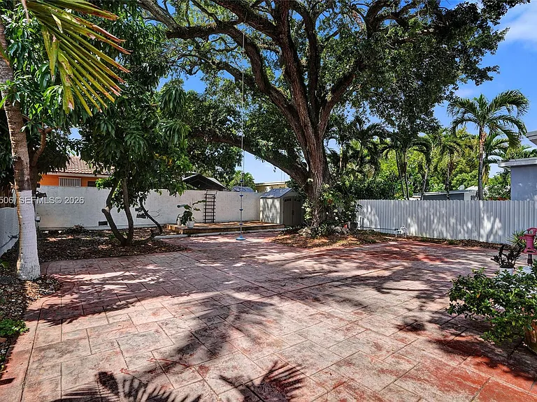 2420 SW 16th St — Photo 29