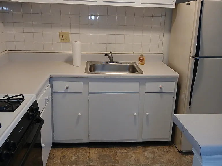 7824 Hasbrook Ave — Photo 4