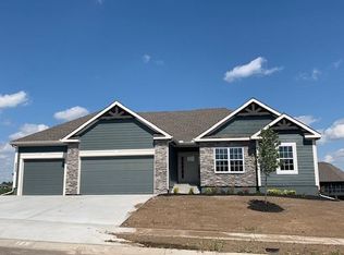 1003 Meadowbrook Dr, Kearney, MO 64060
